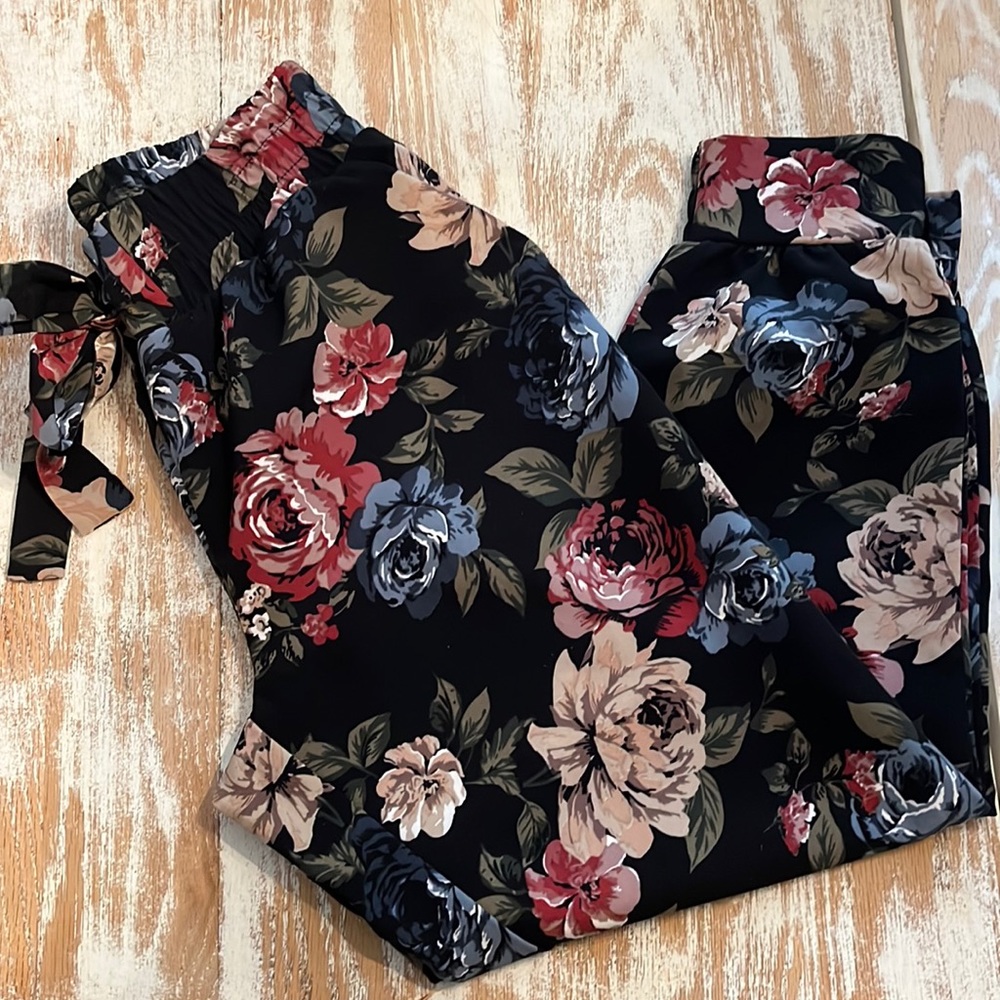 One by Chapter One Floral Joggers Medium
